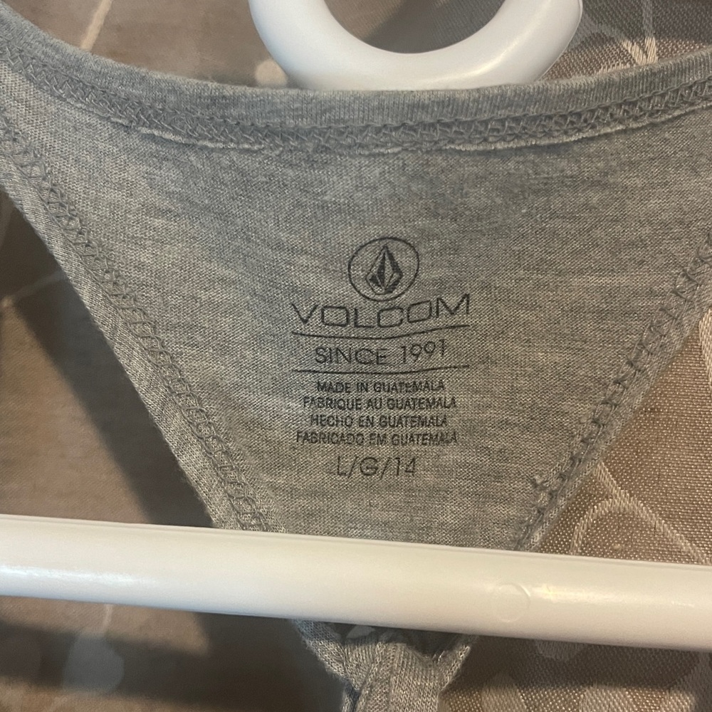 Volcom Tank - Picture 4 of 5